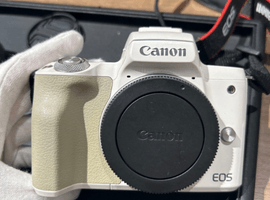 ミラーレス一眼カメラ／Canon：EOS Kiss M ボディ ホワイトなど3点