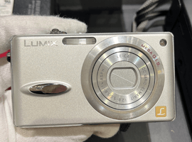 コンパクトデジタルカメラ／Panasonic：LUMIXなど3点