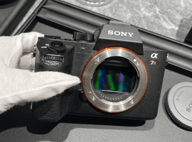 ミラーレス一眼カメラ／SONY：α7RIIなど9点