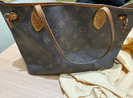 LOUIS VUITTON ：モノグラムネヴァーフル PMなど4点（東京都江東区よりご来店・店頭買取）｜ブランド品の高価買取なら【バイセル】