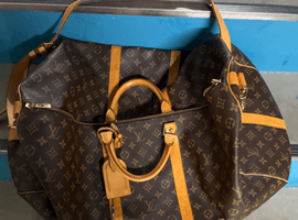 LOUIS VUITTON ：モノグラムキーポル バンドリエール 55など7点（東京都足立区よりご来店・店頭買取）｜ブランド品の高価買取なら【バイセル】
