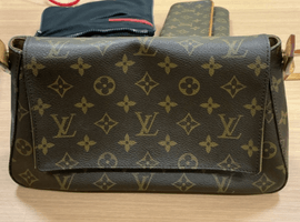 LOUIS VUITTON ：モノグラムミニルーピングなど5点