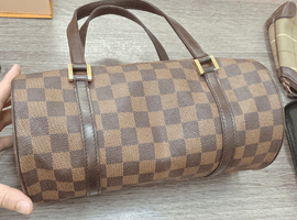 LOUIS VUITTON ：ダミエパピヨンなど4点