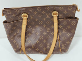 LOUIS VUITTON ：モノグラムトータリー PM 旧型など6点（千葉県山武市よりご来店・店頭買取）｜ブランド品の高価買取なら【バイセル】