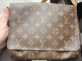 LOUIS VUITTON ：モノグラムミュゼットタンゴ ショートなど5点（神奈川県横浜市磯子区よりご来店・店頭買取）｜ブランド品の高価買取なら【バイセル】