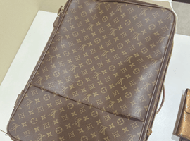 LOUIS VUITTON ：モノグラムペガス 55など3点（神奈川県横浜市中区よりご来店・店頭買取）｜ブランド品の高価買取なら【バイセル】