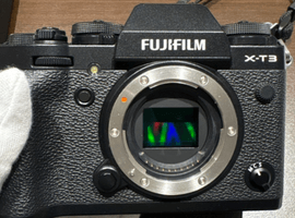 ミラーレス一眼カメラ／FUJIFILM：X-T3 ブラックなど3点