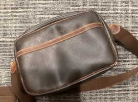 LOUIS VUITTON ：モノグラムリポーターPMなど10点（東京都世田谷区よりご来店・店頭買取）｜ブランド品の高価買取なら【バイセル】