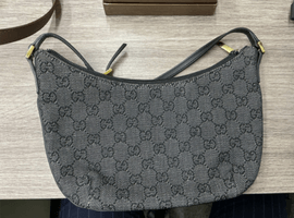 GUCCI ：GGキャンバスポーチなど6点