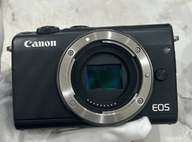 ミラーレス一眼カメラ／Canon：EOS M100 ブラックなど3点（東京都葛飾区よりご来店・店頭買取）｜カメラの高価買取なら【バイセル】