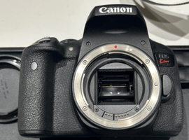 デジタル一眼レフカメラ／Canon：EOS Kiss X8i ボディなど3点