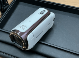 ビデオカメラ/Panasonic:デジタルハイビジョンビデオカメラ HC-W570M-W ホワイトなど3点