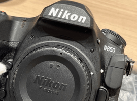 デジタルカメラ／Nikon：D850 ボディなど3点