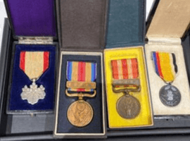 勲章など2点
