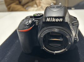 デジタル一眼レフカメラ／Nikon：D5600 ボディなど3点