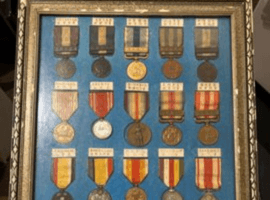 勲章セットなど2点