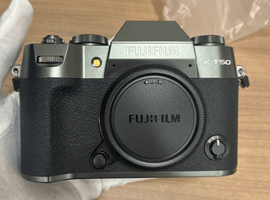 デジタル一眼レフカメラ／FUJIFILM：X-T50など3点