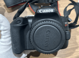 デジタル一眼レフカメラ／Canon：EOS Kiss X10 ボディ ブラックなど3点
