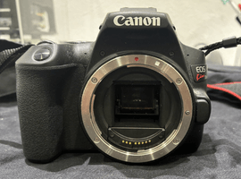 デジタルカメラ／Canon：EOS Kiss X10 ボディ ブラックなど4点
