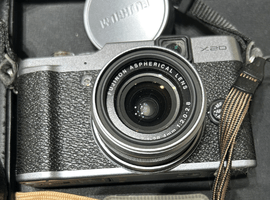 デジタルカメラ／FUJIFILM：X20など5点（東京都大田区よりご来店・店頭買取）｜カメラの高価買取なら【バイセル】