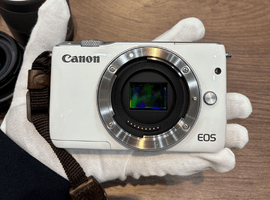 ミラーレス一眼カメラ/Canon:EOS M10など3点