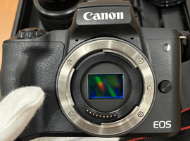 デジタル一眼レフカメラ／Canon：EOS Kiss M ボディ  ブラックなど3点（愛知県岡崎市よりご来店・店頭買取）｜カメラの高価買取なら【バイセル】