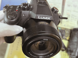 Panasonic：LUMIX DMC-FZ1000／SONY：ボディなど4点