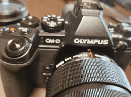 OLYMPUS：交換レンズ付きボディなど4点