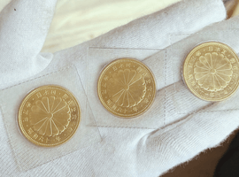 10万円金貨（御在位）など古銭類（東京都葛飾区・出張買取）｜古銭の高価買取なら【バイセル】