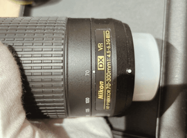Nikon：AF-P DX NIKKOR 70-300mm F4.5-6.3G ED VR／Nikon：D5600 18-55 VR キットなど2点