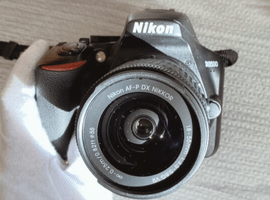 Nikon：交換レンズ付きボディ／Nikon：レンズなど2点