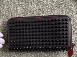 Christian Louboutin / 長財布 / 状態ランク：Bなど6点（大阪府豊中市・出張買取）｜ブランドの高価買取なら【バイセル】