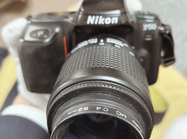 Nikon：交換レンズ付きボディ／Nikon：レンズなど3点
