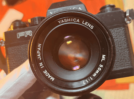 YASHICA：交換レンズ付きボディ／Canon：ボディなど4点