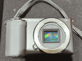 SONY：VLOGCAM ZV-E10 ボディ ブラック／SONY：E PZ 16-50mm F3.5-5.6 OSS SELP1650 ブラックなど2点