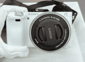SONY：α6000 パワーズームキット ILCE-6000L W ホワイト／SONY：レンズなど2点
