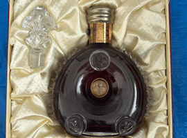ブランデー／REMY MARTIN：ルイ13世 四角形箱 ユリ刻印_状態ランク：Cなど9点（東京都目黒区・出張買取）｜お酒の高価買取なら【バイセル】