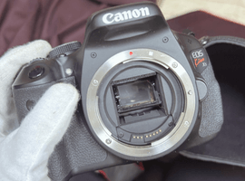 Canon：EOS Kiss X5 ボディなど5点