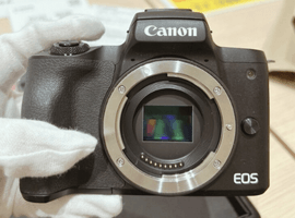 Canon：EOS Kiss M2 ボディ ブラック／Canon：EF-M 15-45mm F3.5-6.3 IS STM グラファイトなど3点