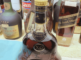 ブランデー：Hennessy（XO 金キャップ クリアボトル）／ブランデー：CAMUS（エクストラ）など8点