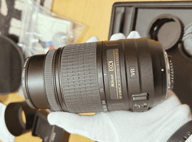 Nikon：AF-S DX NIKKOR 55-300mm F4.5-5.6G ED VR／Nikon：D5500 18-55 VR II キット ブラックなど2点
