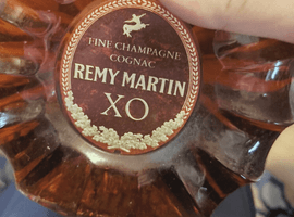 ブランデー：REMY MARTIN（XO スペシャル 旧クリアボトル）／ウイスキー：CHIVAS BROTHERS（ロイヤルサルート 21年 赤 陶器ボトル）など5点