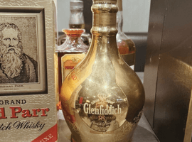 ウイスキー：Glenfiddich（18年 スーペリア・リザーブ ゴールドデキャンタ）／ウイスキー：Johnnie Walker（ブルーラベル）など4点