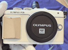 OLYMPUS：PEN Lite E-PL7+M.ZUIKO 40-150mm F4-5.6 R ED MSC+M.ZUIKO 12mm F2.8M.ZUIKOなど3点