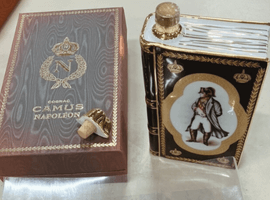 ブランデー：CAMUS（ナポレオン 黒 ブック型ボトル）／ブランデー：CAMUS（ナポレオン 茶 ブック型ボトル）など3点