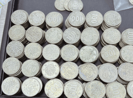 100円硬貨／東京オリンピック1000円硬貨／など