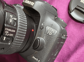 Canon：EOS 7D Mark II ボディ+EF 24-105mm F4L IS USMなど3点
