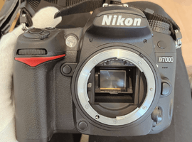 Nikon：D7000 ボディなど3点