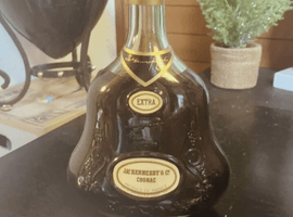 ブランデー：Hennessy（ジャズ ヘネシー エクストラ グリーンボトル 金キャップ）／ウイスキー：Suntory（インペリアル カガミクリスタル）など3点