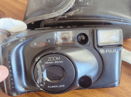 FUJIFILM：ボディ／PENTAX：交換レンズ付きボディなど4点